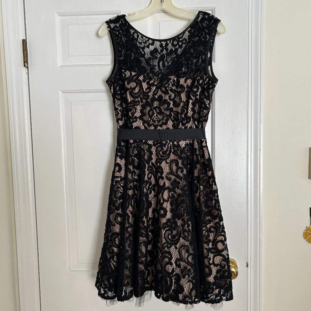 Betsy & Adam Sheer Lace Sweetheart Neckline Dress, size 10